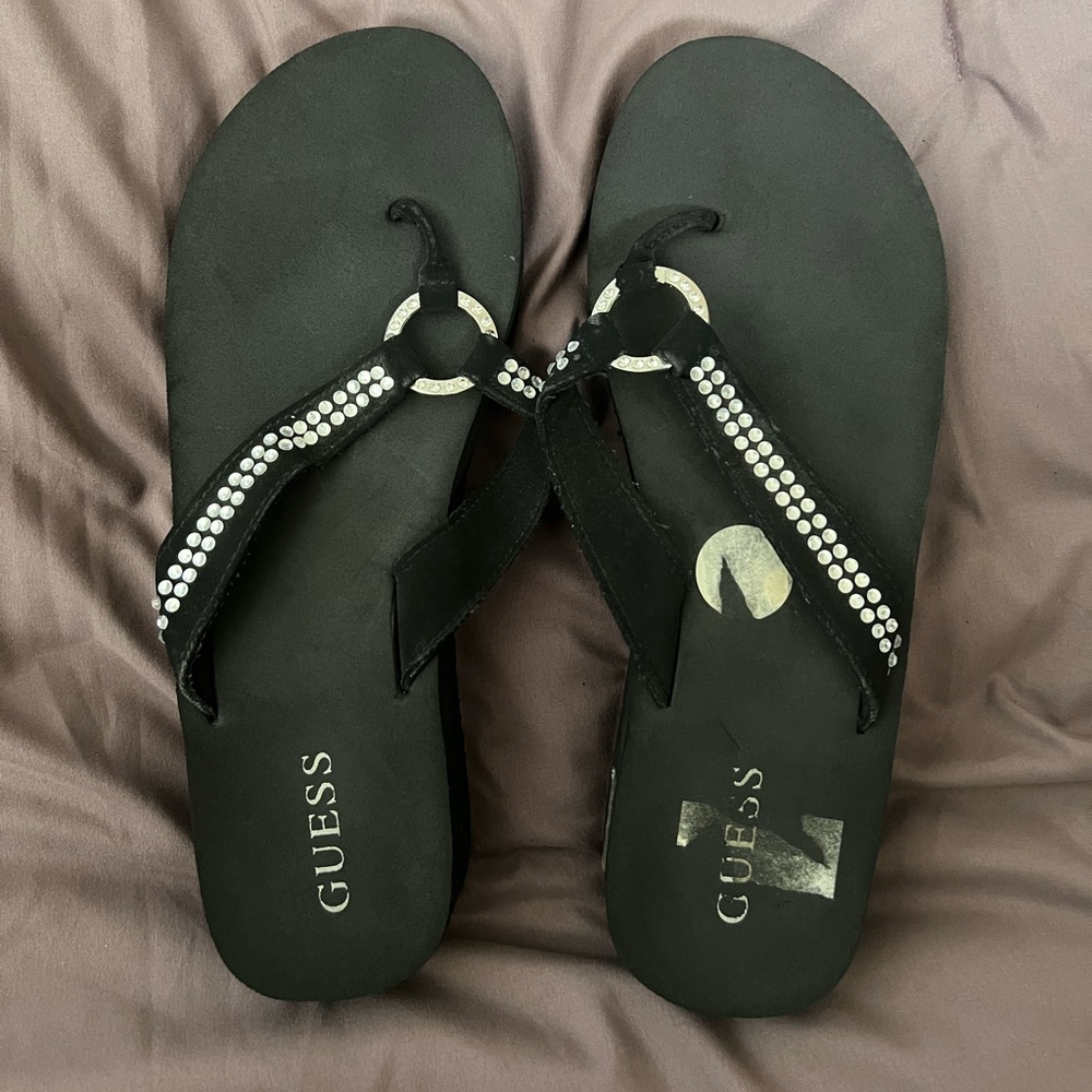 GUESS flip flops size 8 EUC
